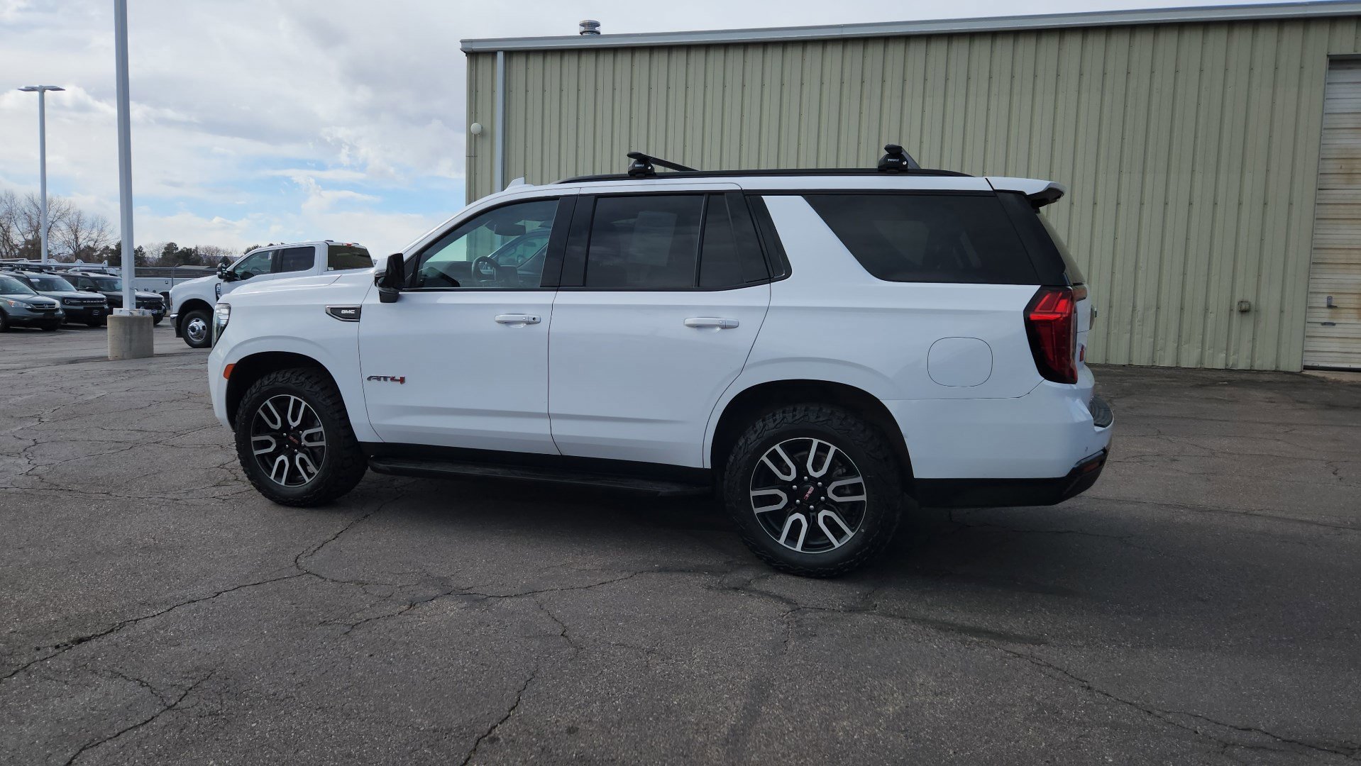 Used 2023 GMC Yukon AT4 w/ Technology Package image 10