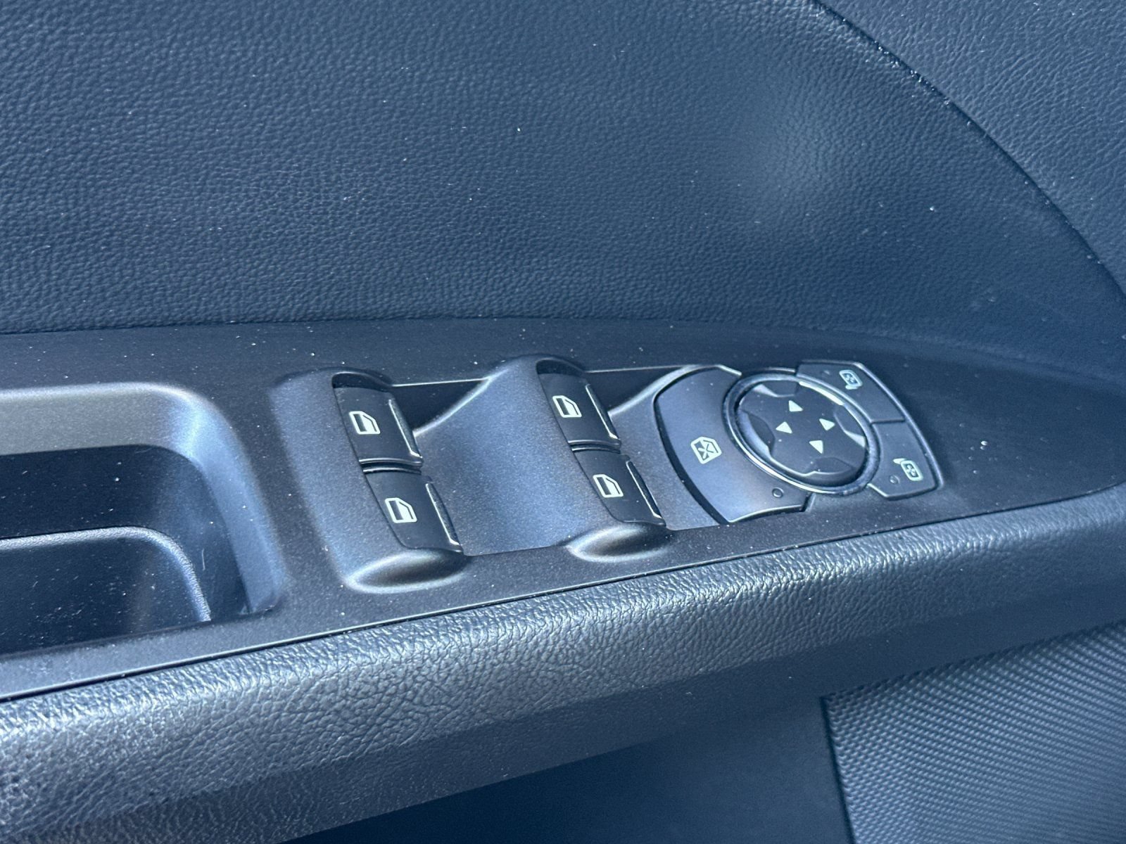 Certified 2018 Ford Fusion SE w/ Fusion SE Technology Package FWD image 11