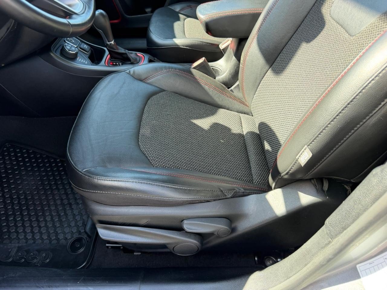 Used 2020 Jeep Compass Trailhawk AWD/4WD image 19