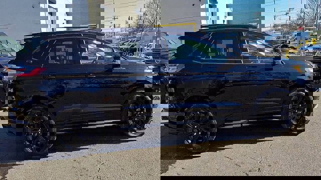 Certified 2022 Ford Edge SE w/ Black Appearance Package image 10