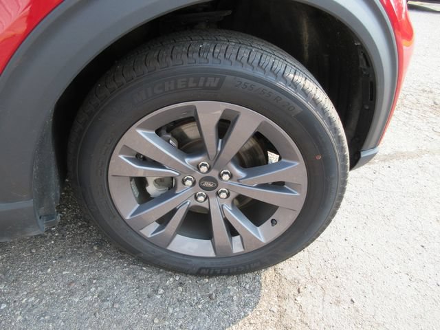 Certified 2024 Ford Explorer XLT w/ Equipment Group 202A AWD/4WD image 9