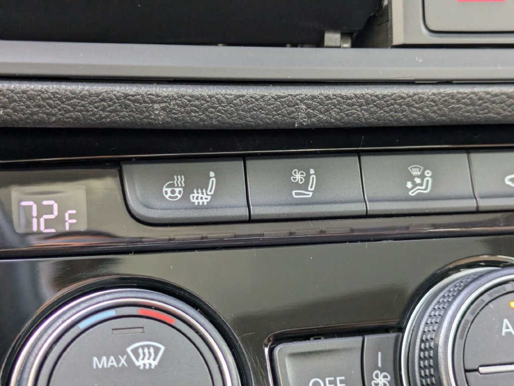 Used 2020 Volkswagen Jetta SEL Premium FWD image 24