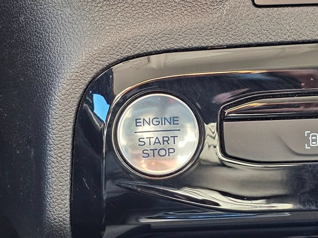 Certified 2025 Ford Escape Platinum AWD/4WD image 30