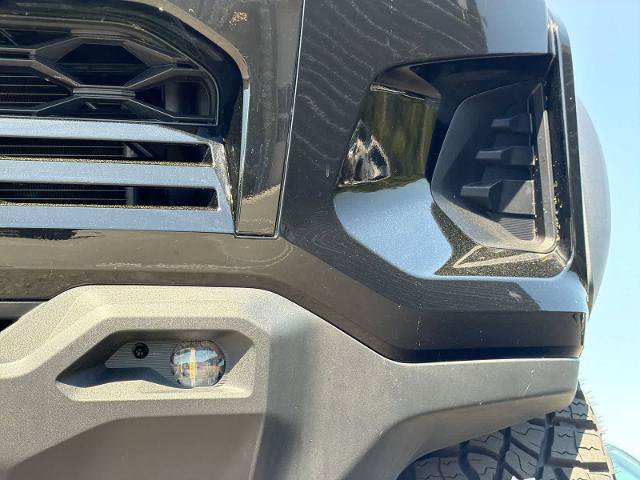 Used 2025 Chevrolet Colorado ZR2 w/ Technology Package AWD/4WD image 11