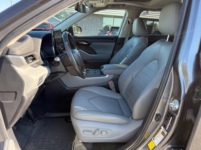 Used 2023 Toyota Highlander XLE FWD image 15