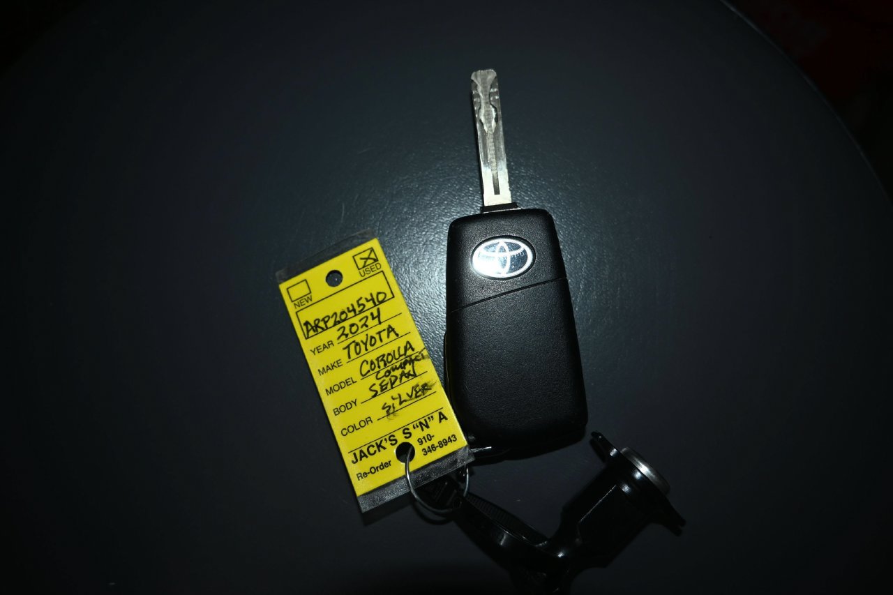 Used 2024 Toyota Corolla LE FWD image 34