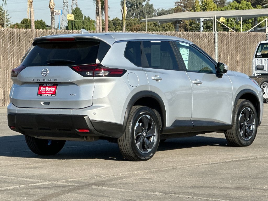 Used 2025 Nissan Rogue SV AWD/4WD image 3