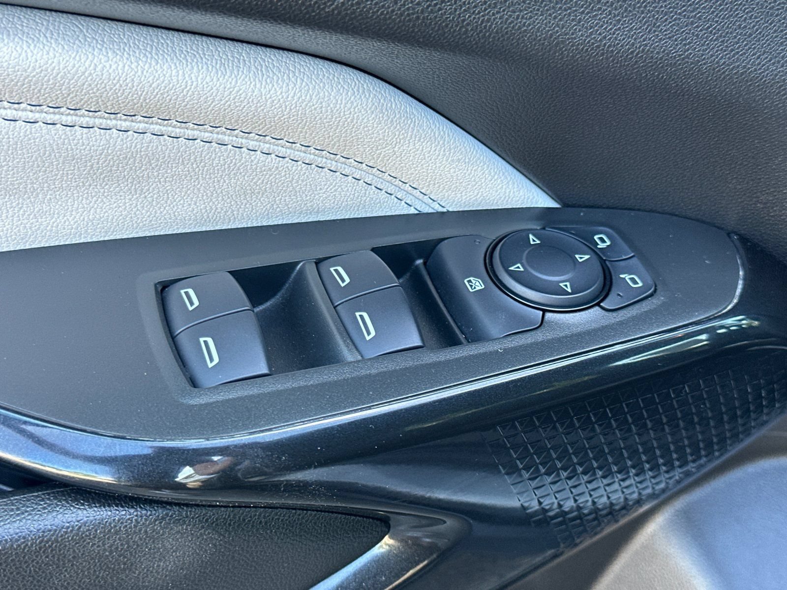Used 2024 Chevrolet Trax LT FWD image 11