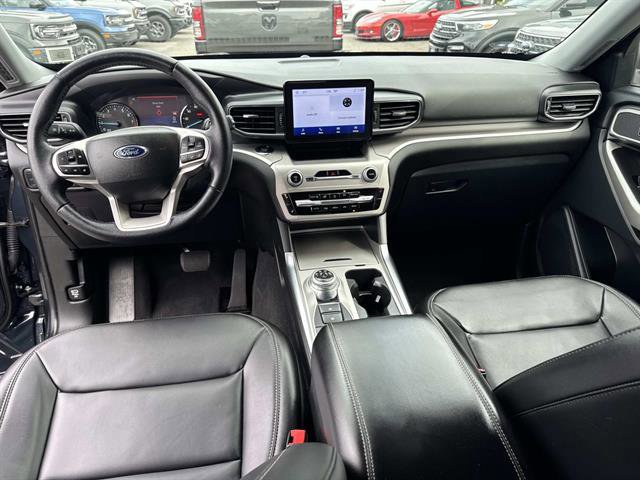 Certified 2022 Ford Explorer XLT w/ Equipment Group 202A image 15
