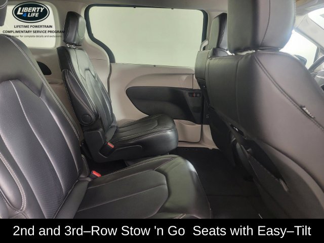 Used 2024 Chrysler Pacifica Touring-L FWD image 17