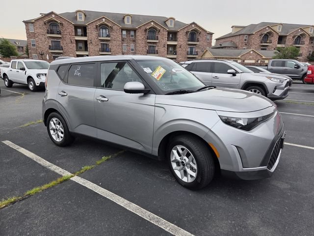 Used 2023 Kia Soul LX w/ LX Technology Package FWD image 10