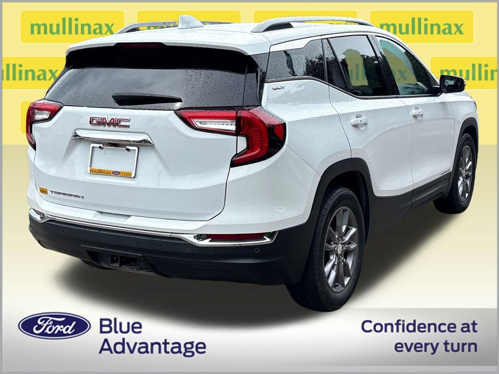 Used 2022 GMC Terrain SLT w/ Tech Package FWD image 4