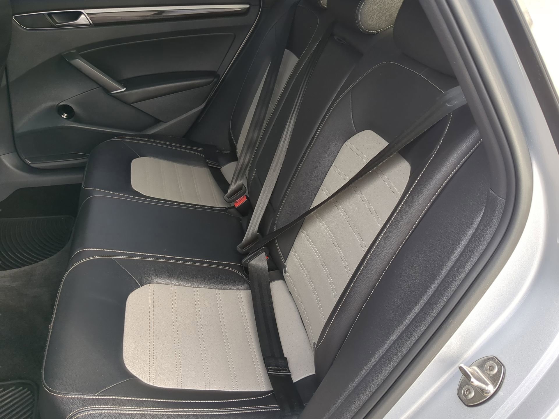 Used 2018 Volkswagen Passat GT image 45