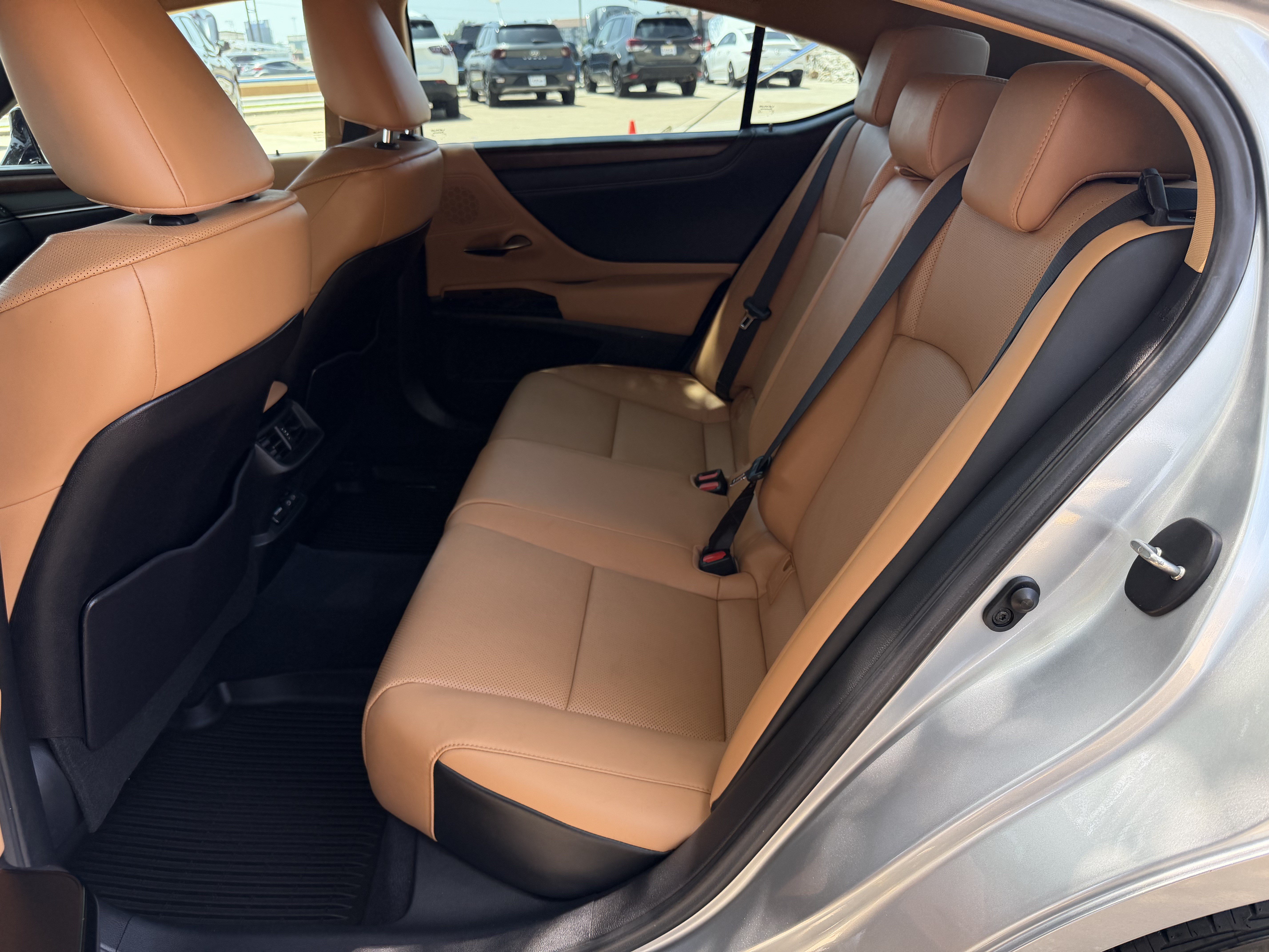 Used 2023 Lexus ES 350 w/ Premium Package FWD image 11