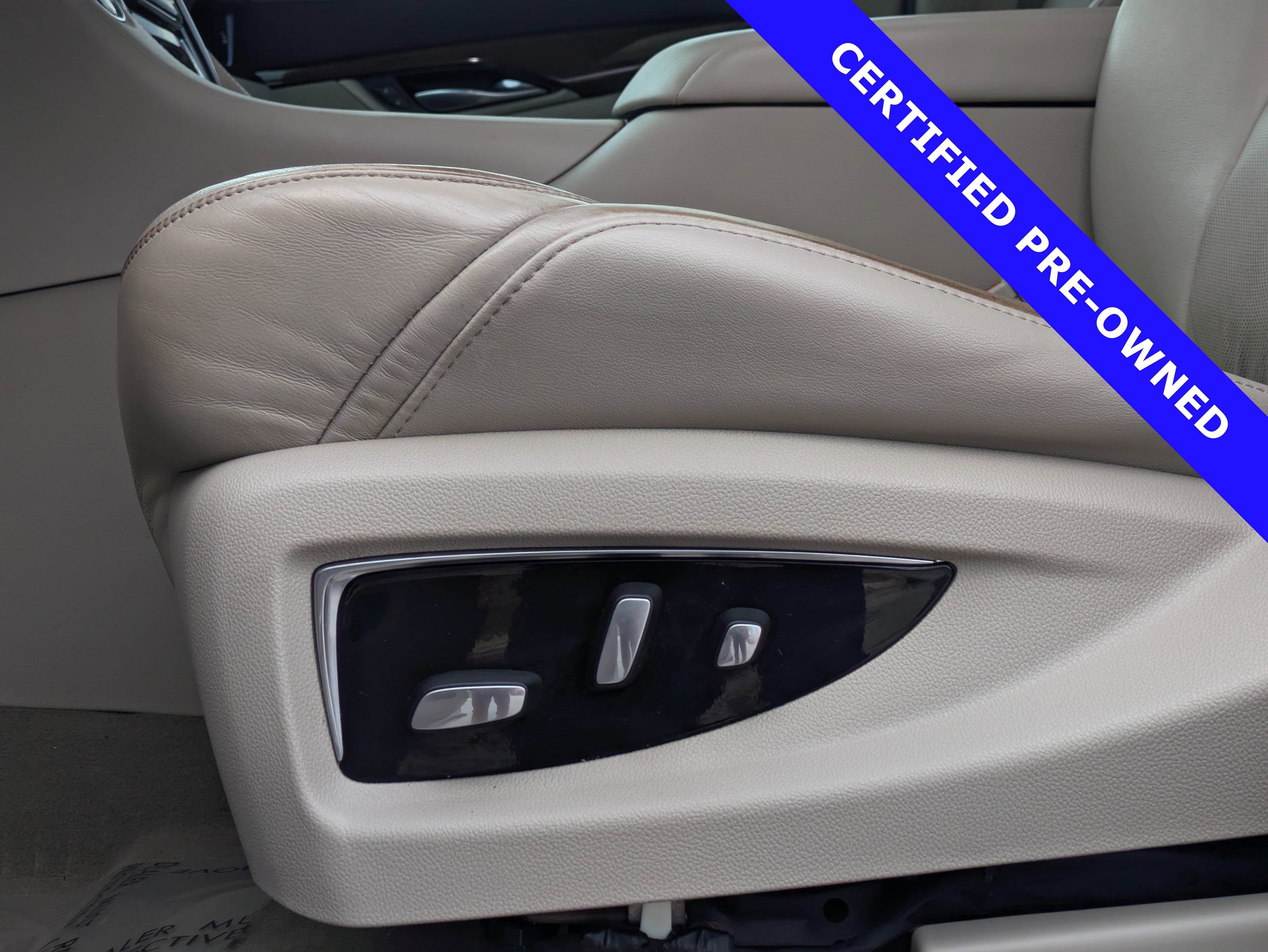 Used 2020 Cadillac Escalade Premium Luxury image 24