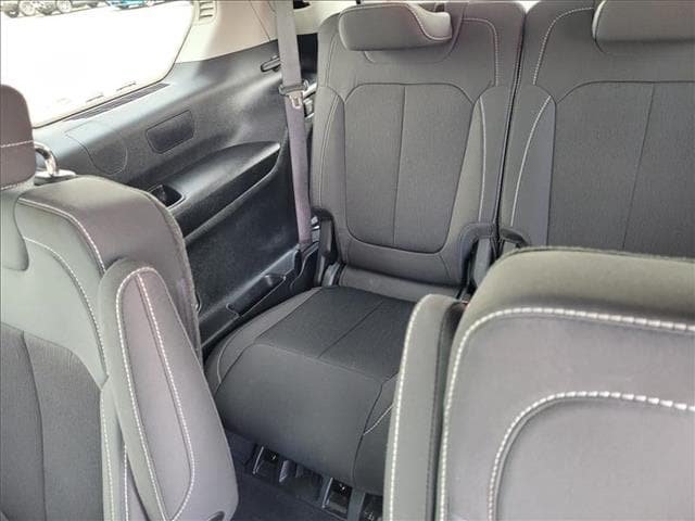 Used 2023 Jeep Grand Cherokee L Laredo AWD/4WD image 13