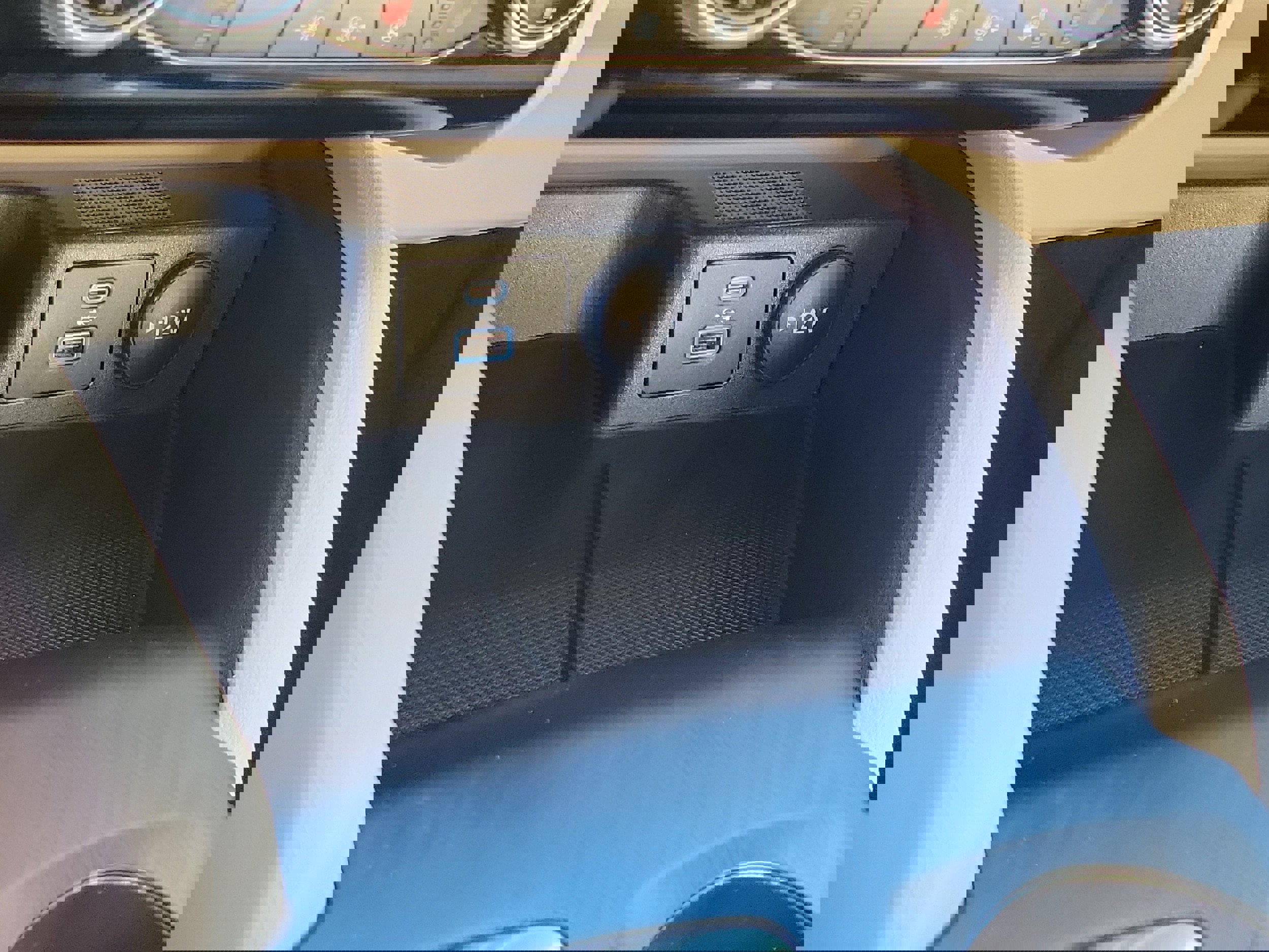 Certified 2022 Ford Escape Titanium image 32