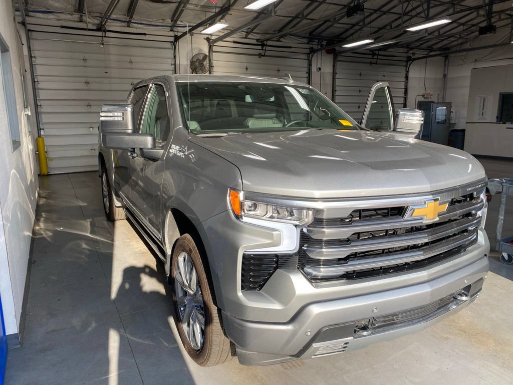 Used 2025 Chevrolet Silverado 1500 High Country w/ High Country Premium Package AWD/4WD image 1