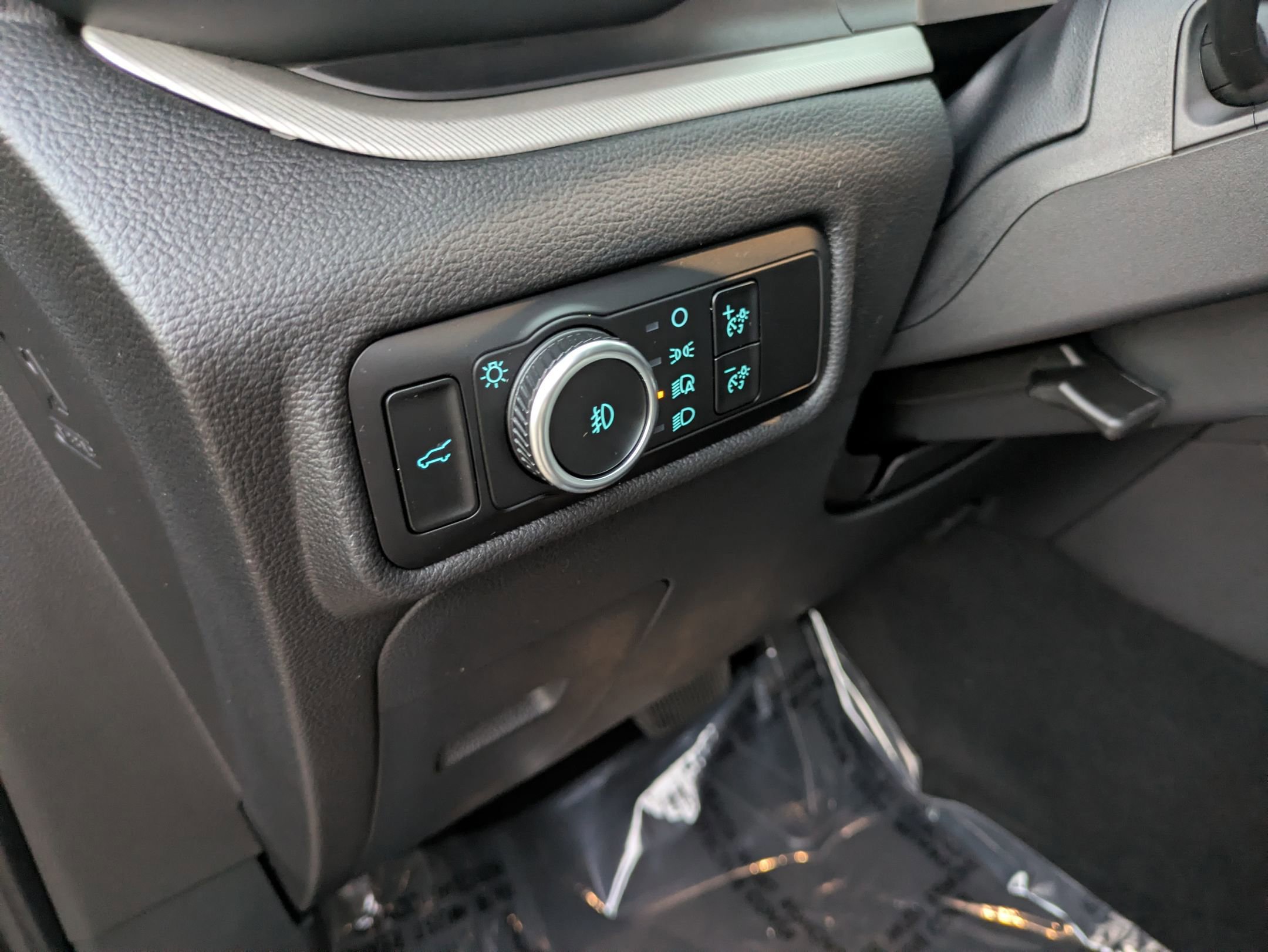 Certified 2024 Ford Explorer XLT w/ Equipment Group 202A image 14