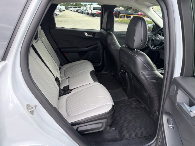 Certified 2025 Ford Escape Platinum w/ Premium Technology Package FWD image 16