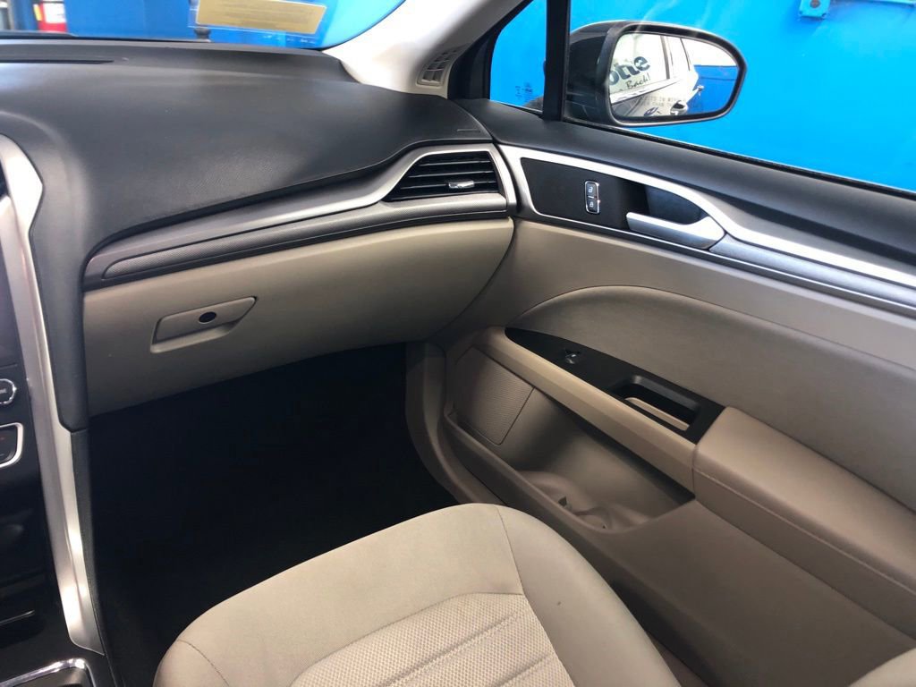 Certified 2020 Ford Fusion SE image 16