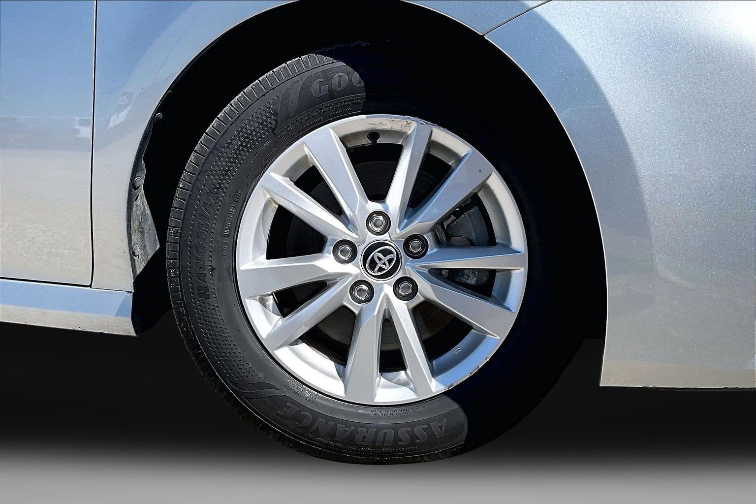 Used 2025 Toyota Camry LE FWD image 9