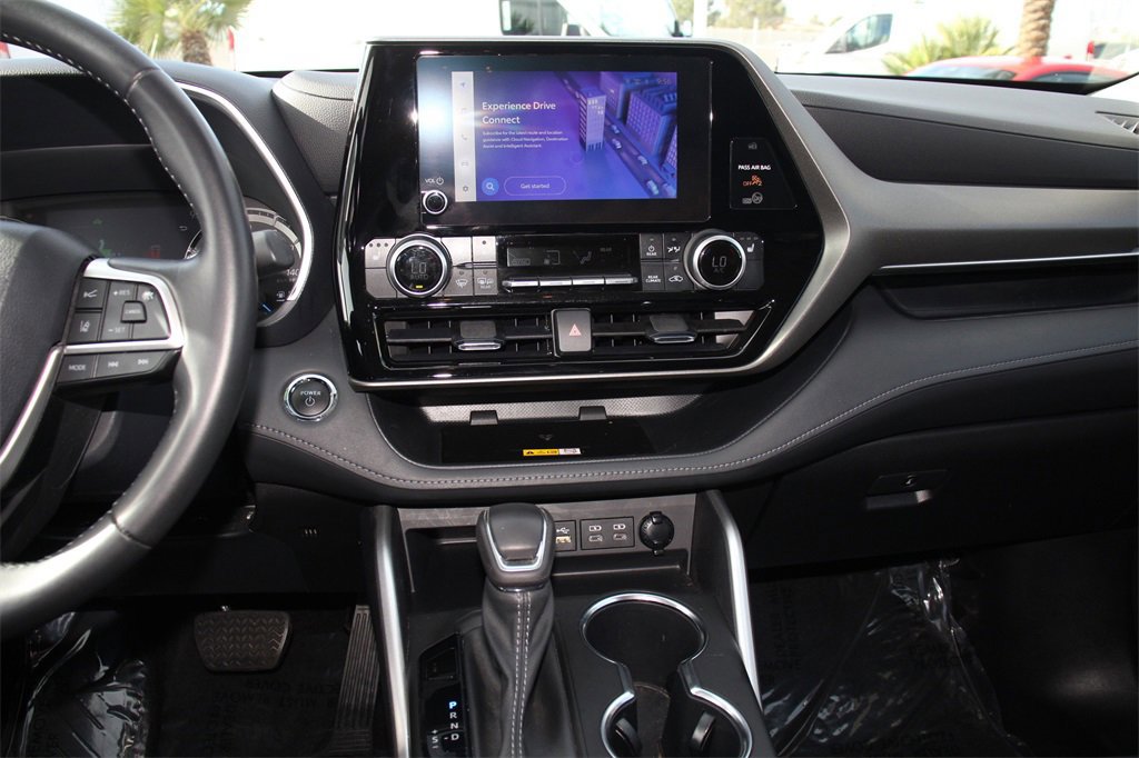 Used 2023 Toyota Highlander XLE image 17