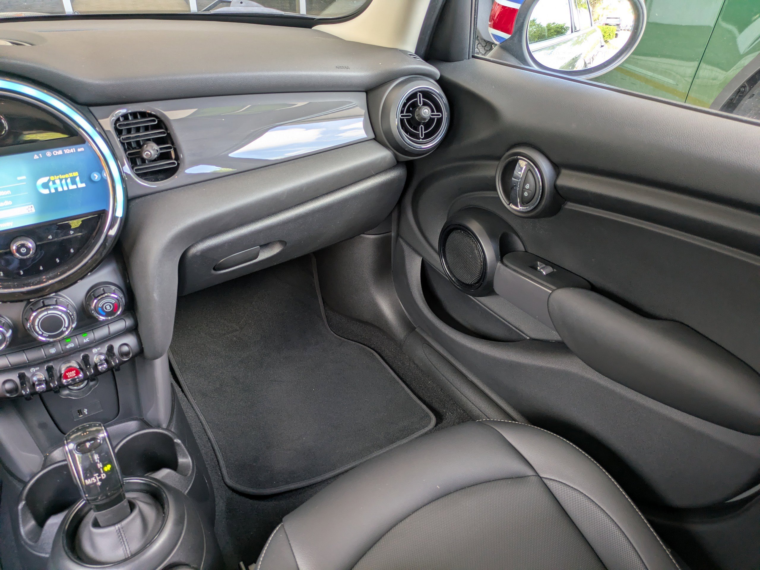 Used 2022 MINI Cooper 4-Door Hardtop w/ Storage Package FWD image 17