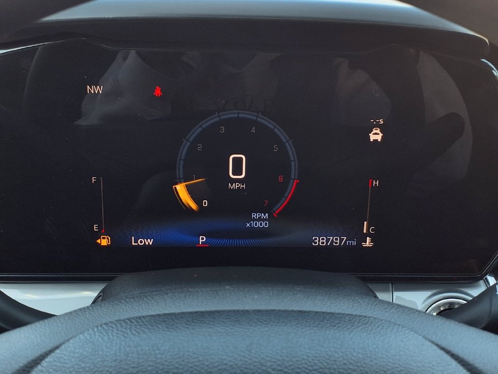Used 2025 Chevrolet Trax LT FWD image 25