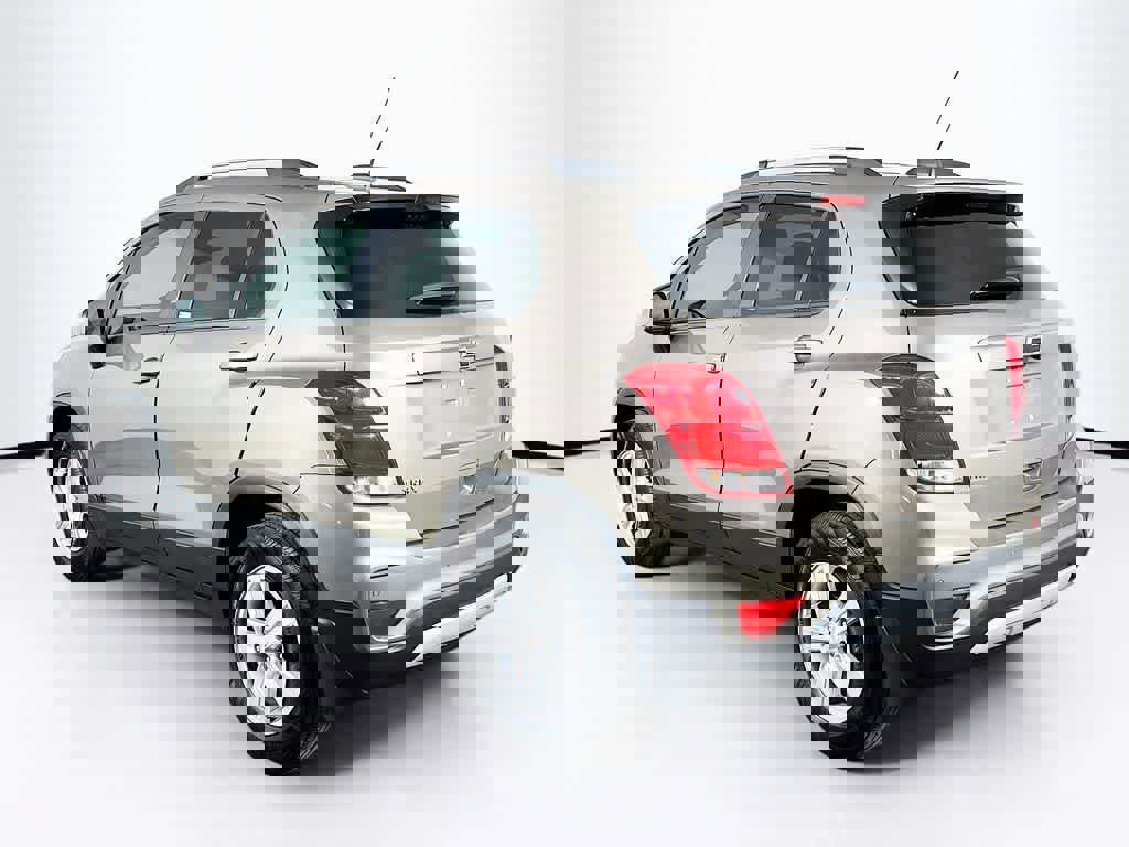 Used 2021 Chevrolet Trax LT w/ Driver Confidence Package image 3