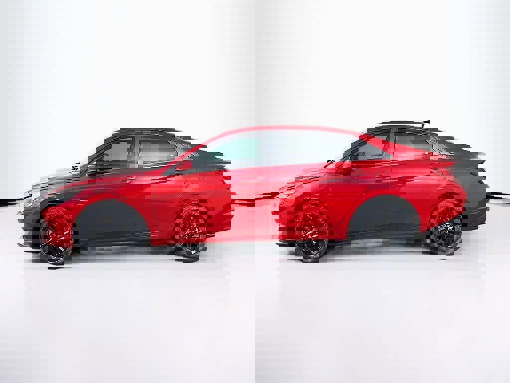 Used 2023 Hyundai Elantra SEL w/ Preferred Accessory Package image 2