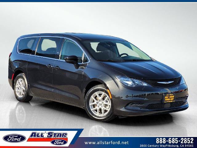Used 2023 Chrysler Voyager LX FWD image 1
