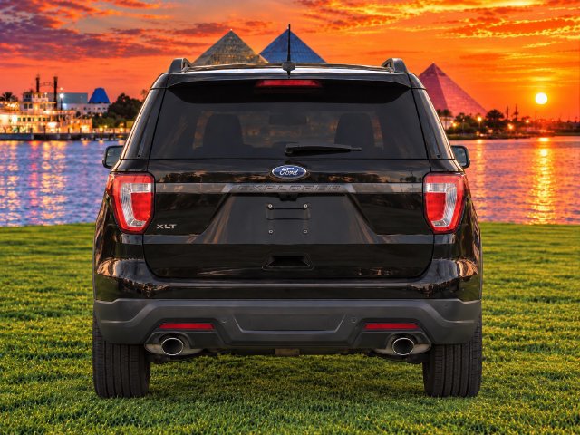 Certified 2018 Ford Explorer XLT w/ Equipment Group 202A FWD image 7