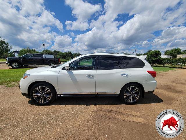 Used 2017 Nissan Pathfinder Platinum FWD image 3