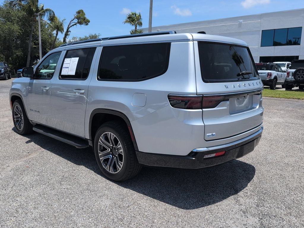 Used 2024 Jeep Wagoneer L Series II RWD image 5