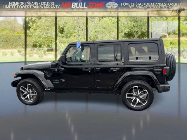 Used 2024 Jeep Wrangler Unlimited w/ Convenience Group AWD/4WD image 3