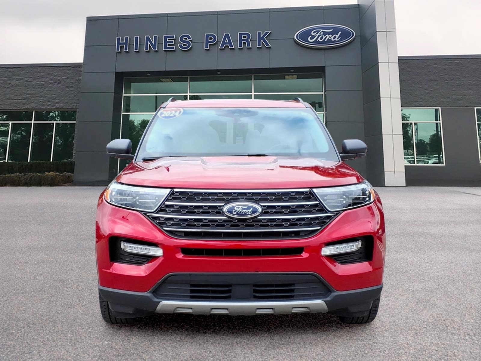 Certified 2024 Ford Explorer XLT w/ Equipment Group 202A AWD/4WD image 2