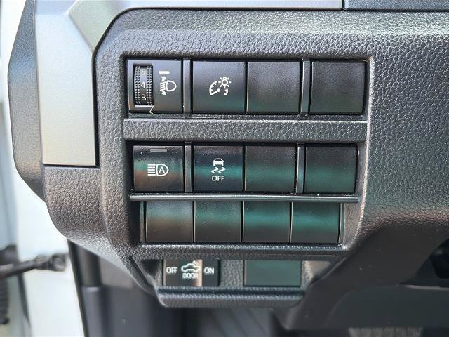 Used 2024 Toyota Tacoma SR5 AWD/4WD image 17