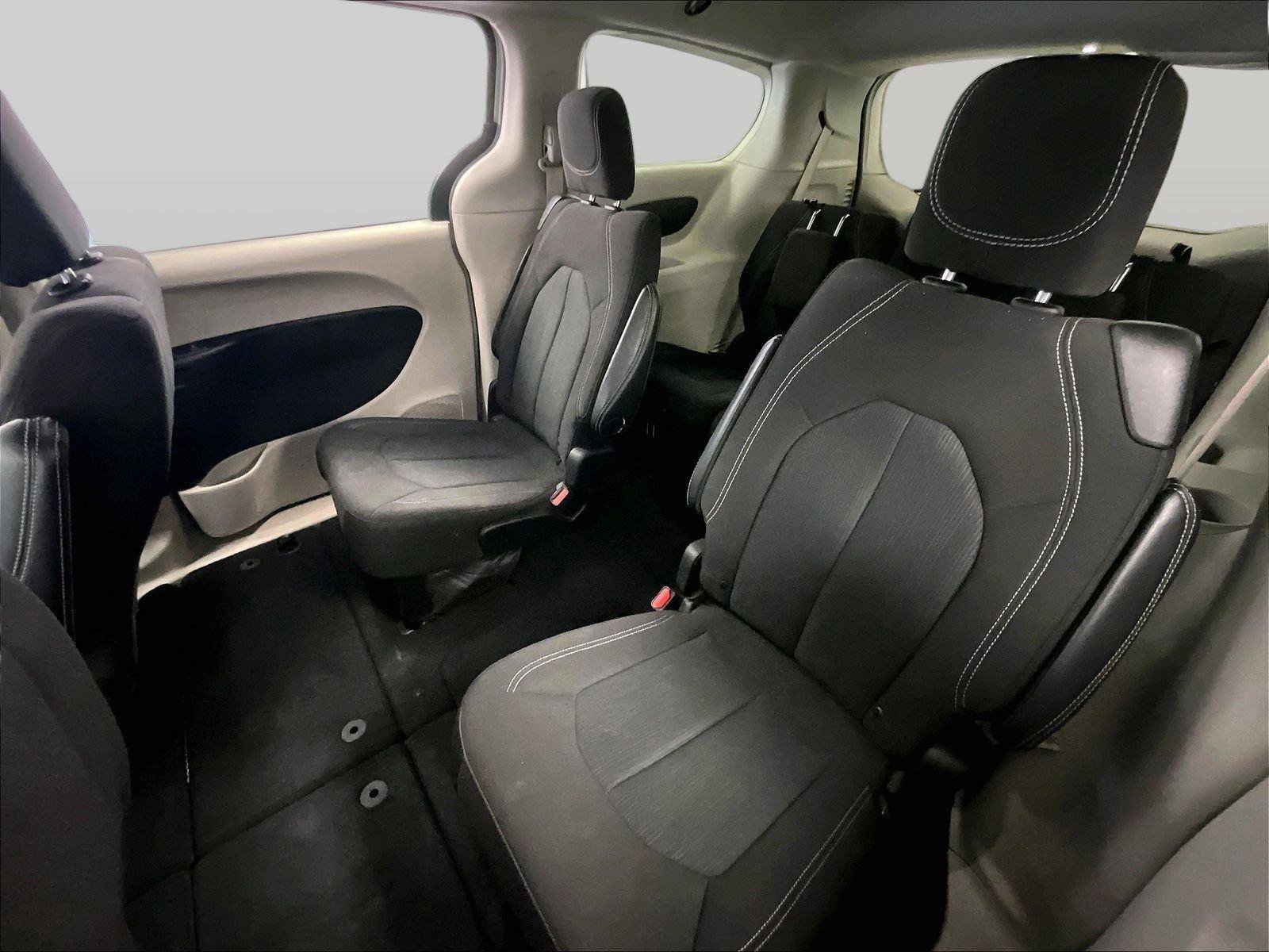 Used 2023 Chrysler Voyager LX image 25