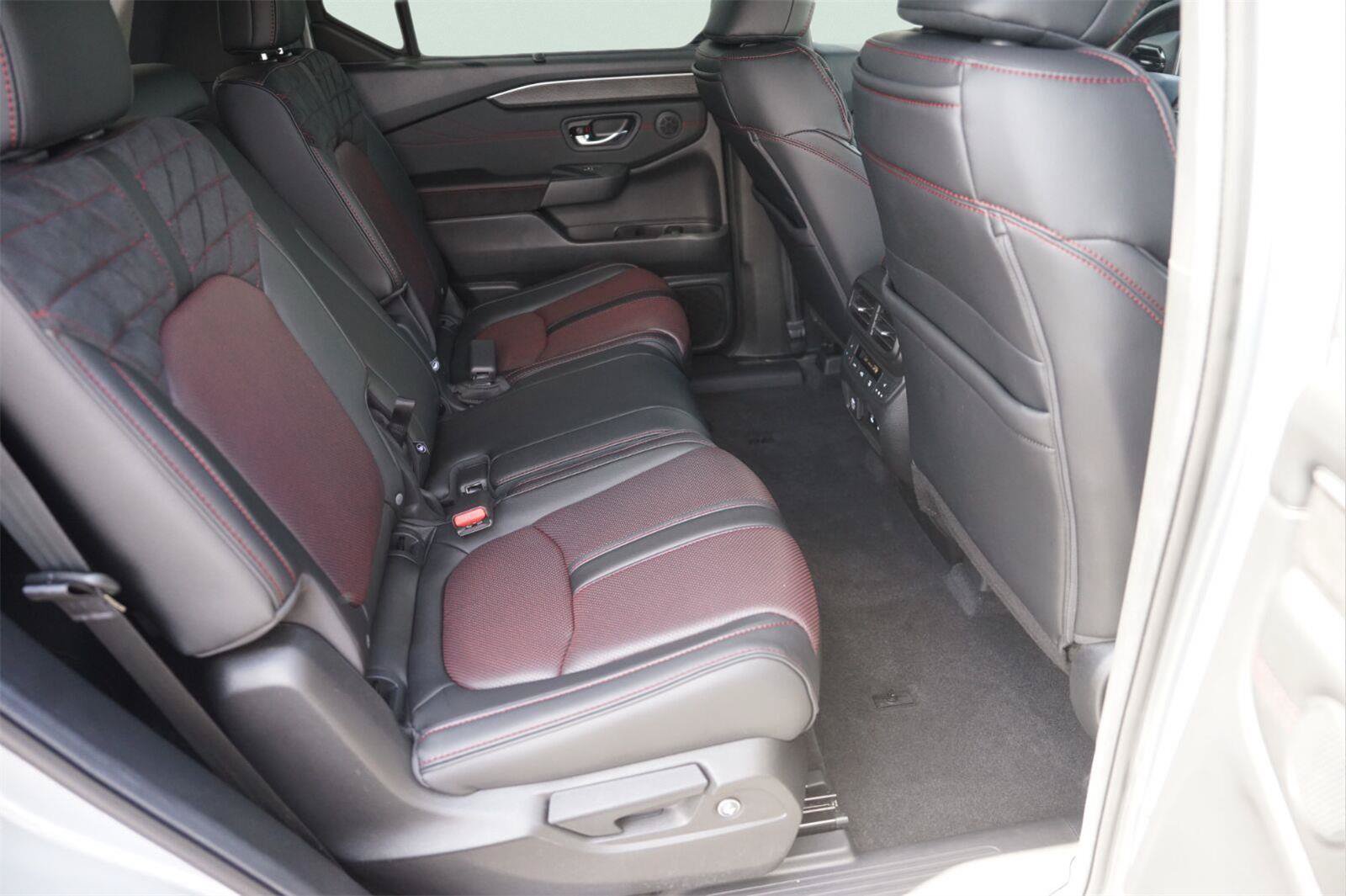 Used 2026 Honda Pilot Black Edition image 18