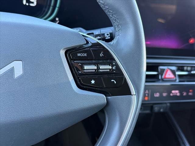 Used 2023 Kia Niro EX image 19