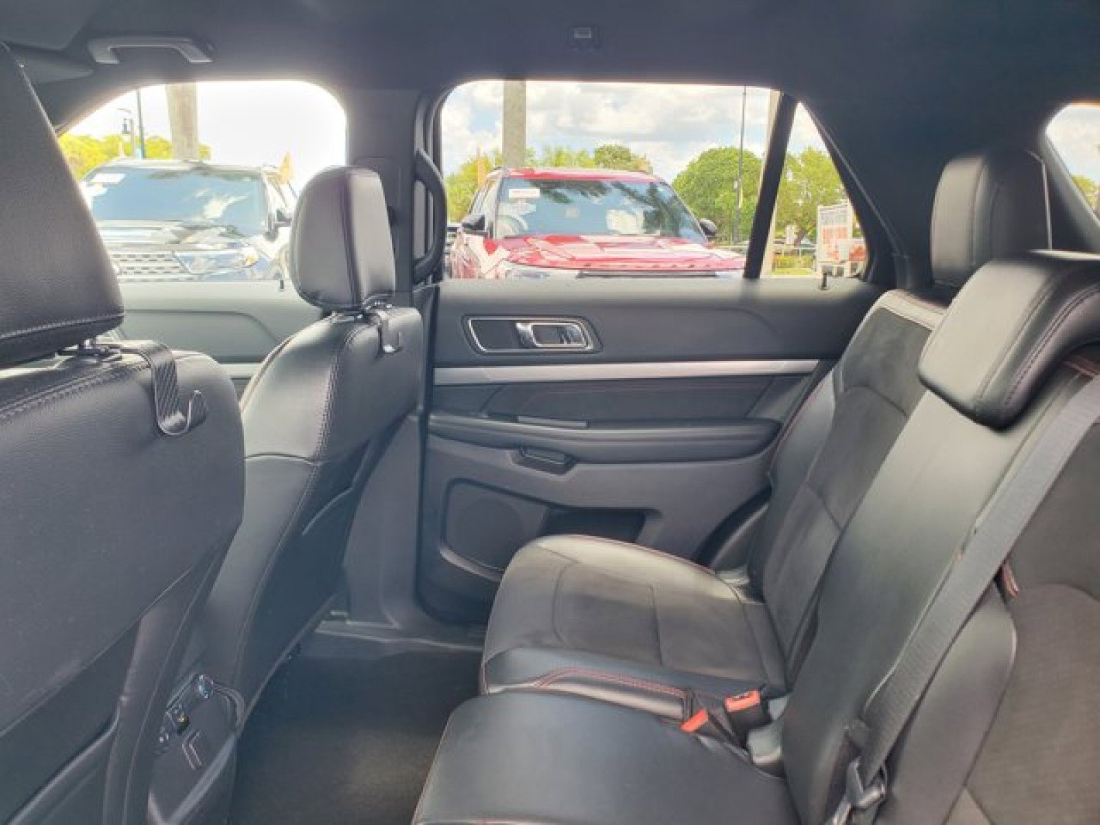 Certified 2019 Ford Explorer XLT w/ Equipment Group 202A FWD image 26