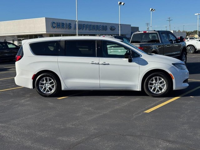 Used 2026 Chrysler Voyager LX FWD image 1