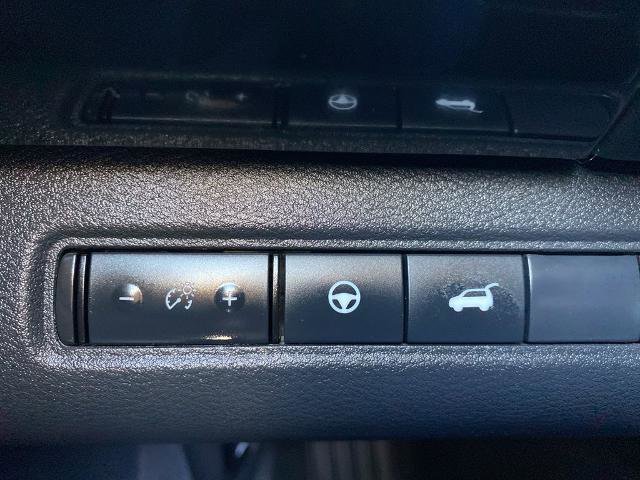 Used 2025 Nissan Pathfinder SV image 30