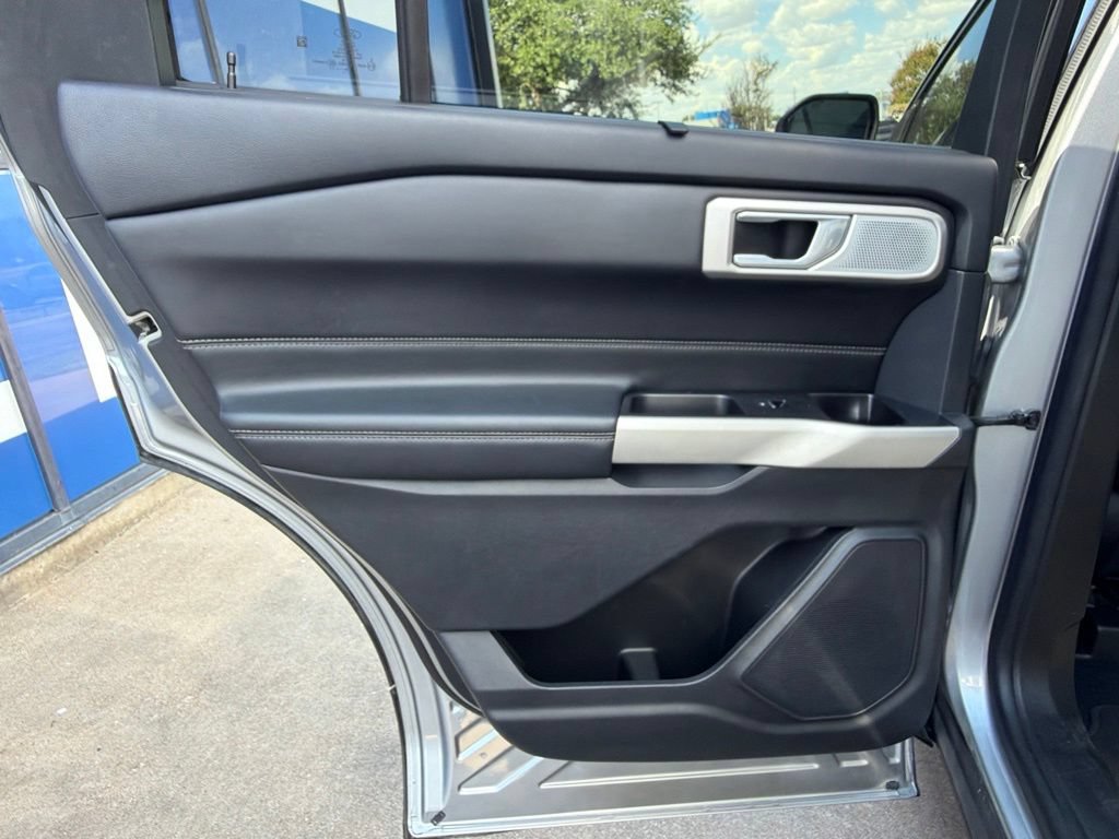 Certified 2022 Ford Explorer Limited w/ Limited Technology Package RWD image 18