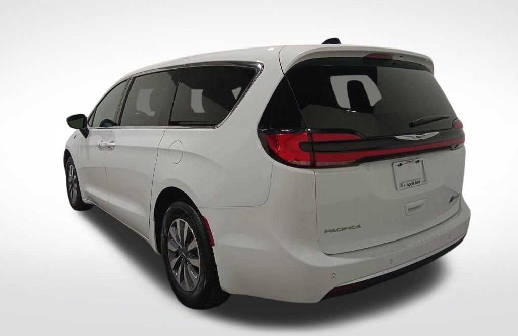 Used 2024 Chrysler Pacifica Select image 5