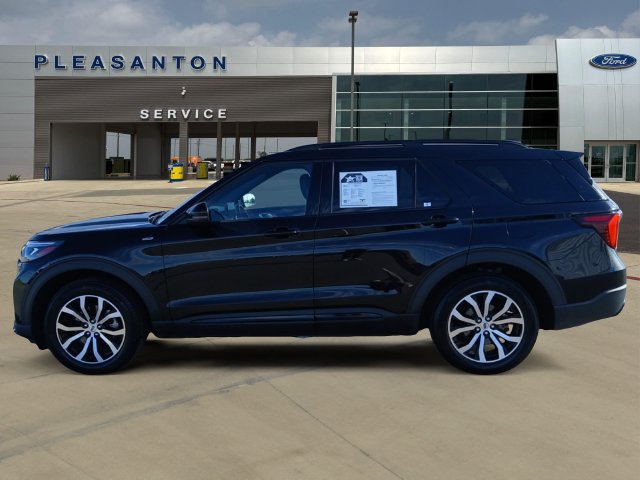 Certified 2025 Ford Explorer ST-Line AWD/4WD image 2
