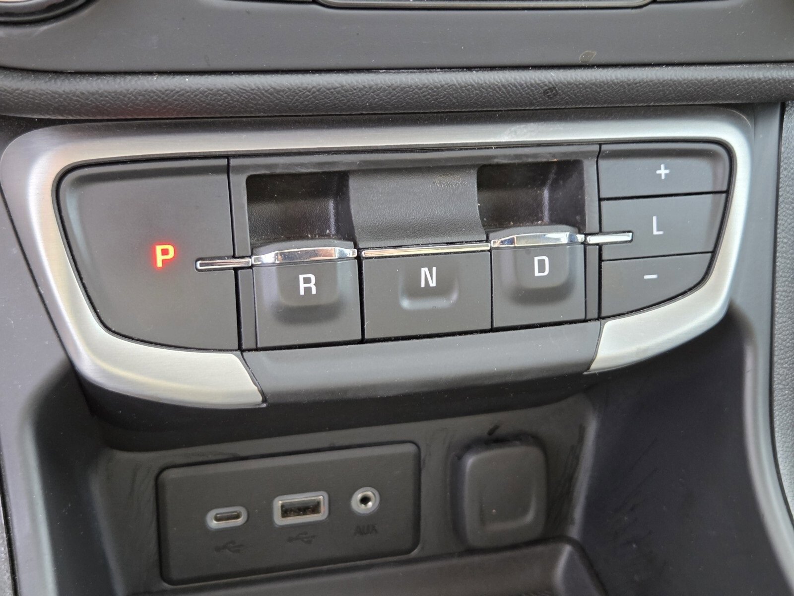 Used 2024 GMC Terrain SLE image 23