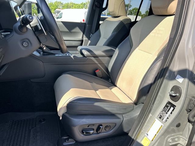 Used 2024 Lexus GX 550 AWD/4WD image 32