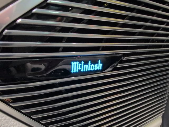 Used 2022 Jeep Grand Cherokee Overland w/ Luxury Tech Group IV AWD/4WD image 16